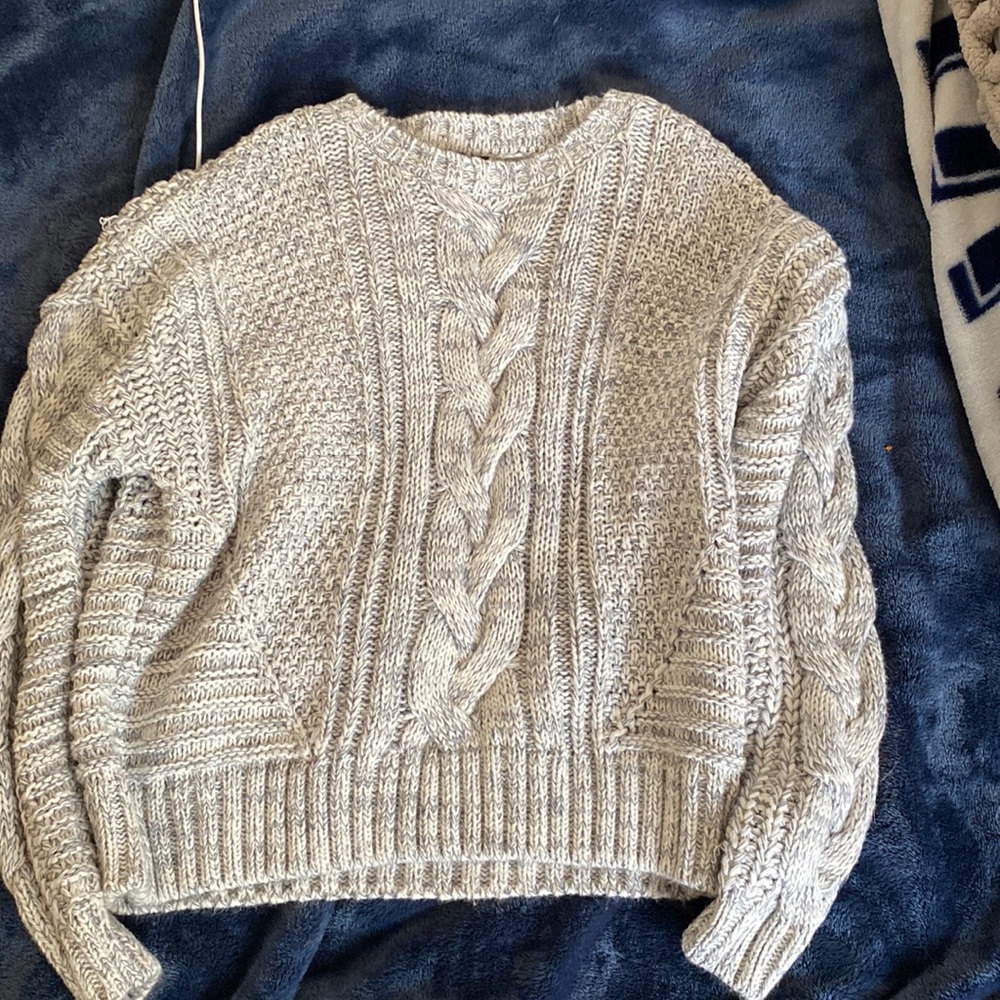 Used sweater in decent condition. Comfortable material